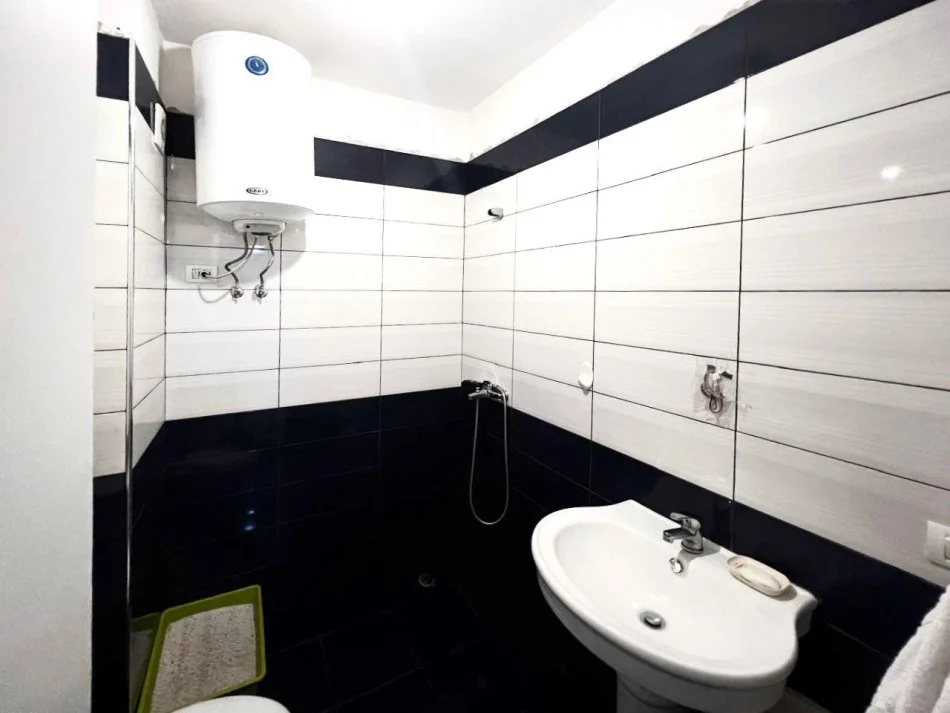 Tirane, shitet apartament 1+1 Kati 5, 60 m² 150.000 € (Rruga Robert Shvarc, Komuna e Parisit, NIKU CONSTRUCTION)