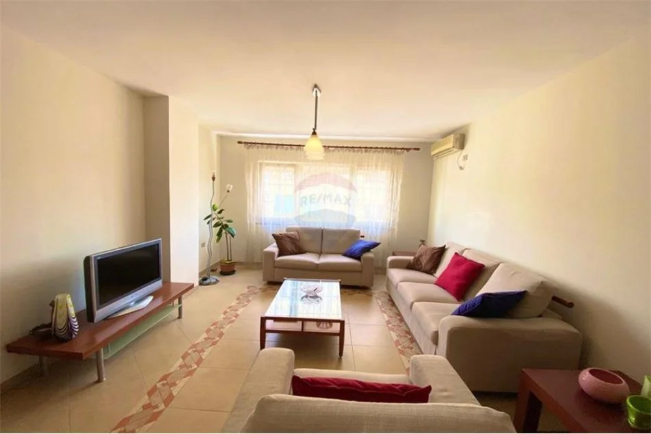 Tirane, jepet me qera apartament 2+1+Ballkon Kati 6, 87 m² 650 € (Ymer Kurti, shkolla Petro Nini Luarasi)