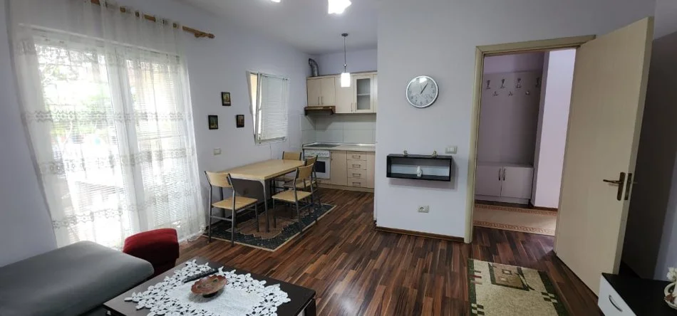 Tirane, jepet me qera apartament 1+1 , 60 m² 420 € (21 dhjetori)