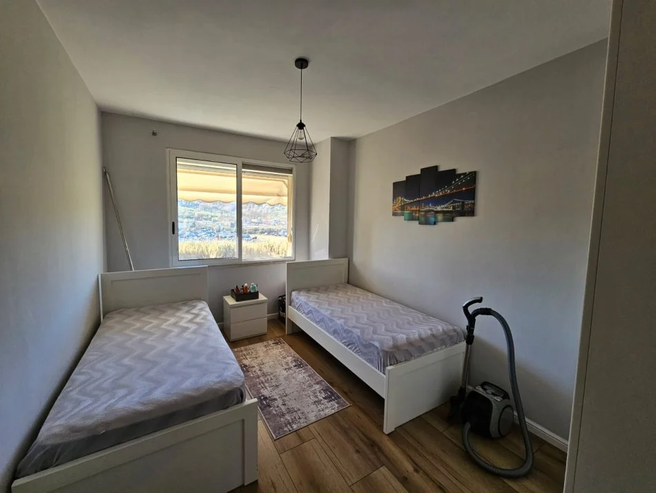Tirane, shitet apartament 2+1+Ballkon Kati 4, 85 m² 135.000 € (Bulevardi I, Kashar, Kompleksi Fratari, Astir)