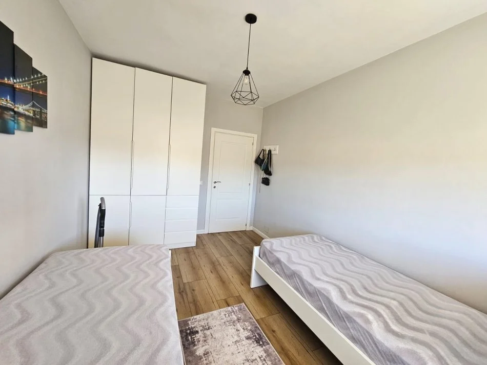 Tirane, shitet apartament 2+1+Ballkon Kati 4, 85 m² 135.000 € (Bulevardi I, Kashar, Kompleksi Fratari, Astir)