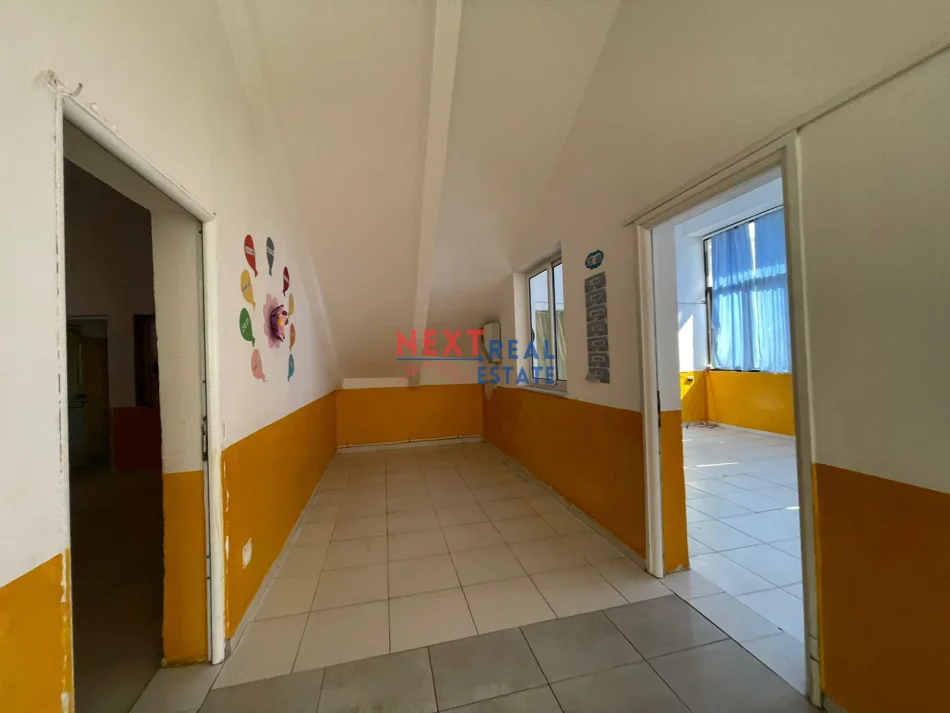 REZERVO PRONEN VETEM ME 500€! Vlore, jepet me qera ambjent biznesi Kati 2, 190 m² 1.000 € (Tek Riviera)