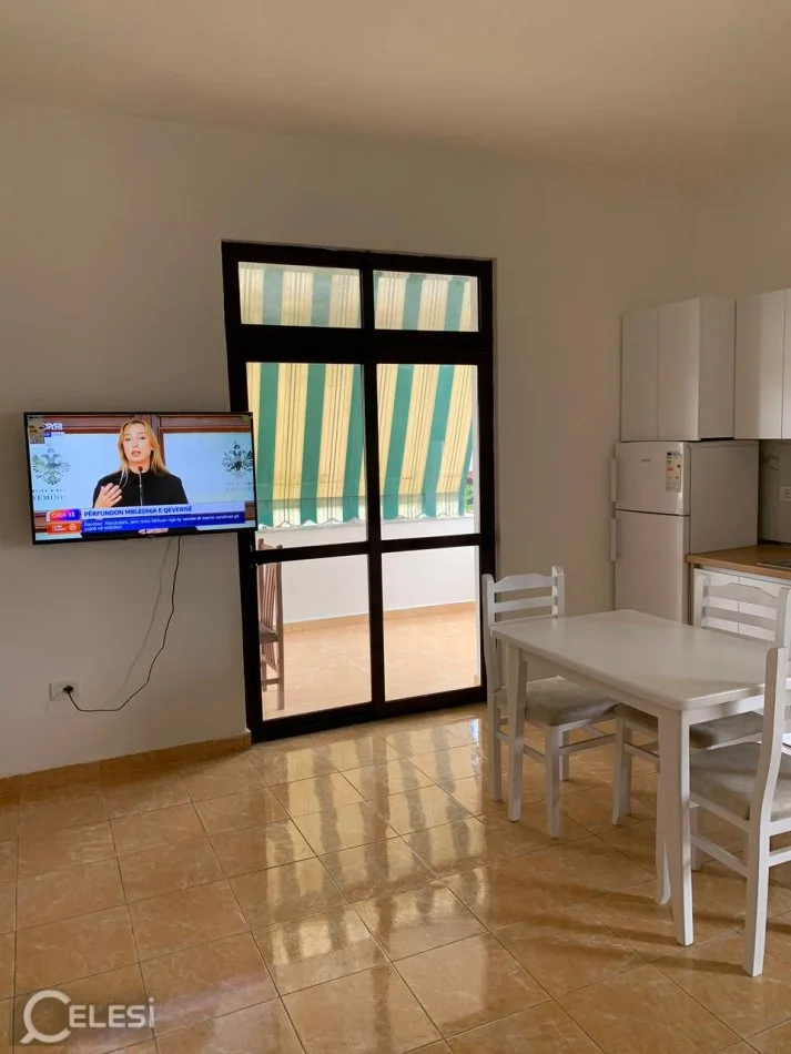 Tirane, jepet me qera Vile 1+1+Ballkon Kati 4, 48 m² 350 € (Rruga e Dibres)