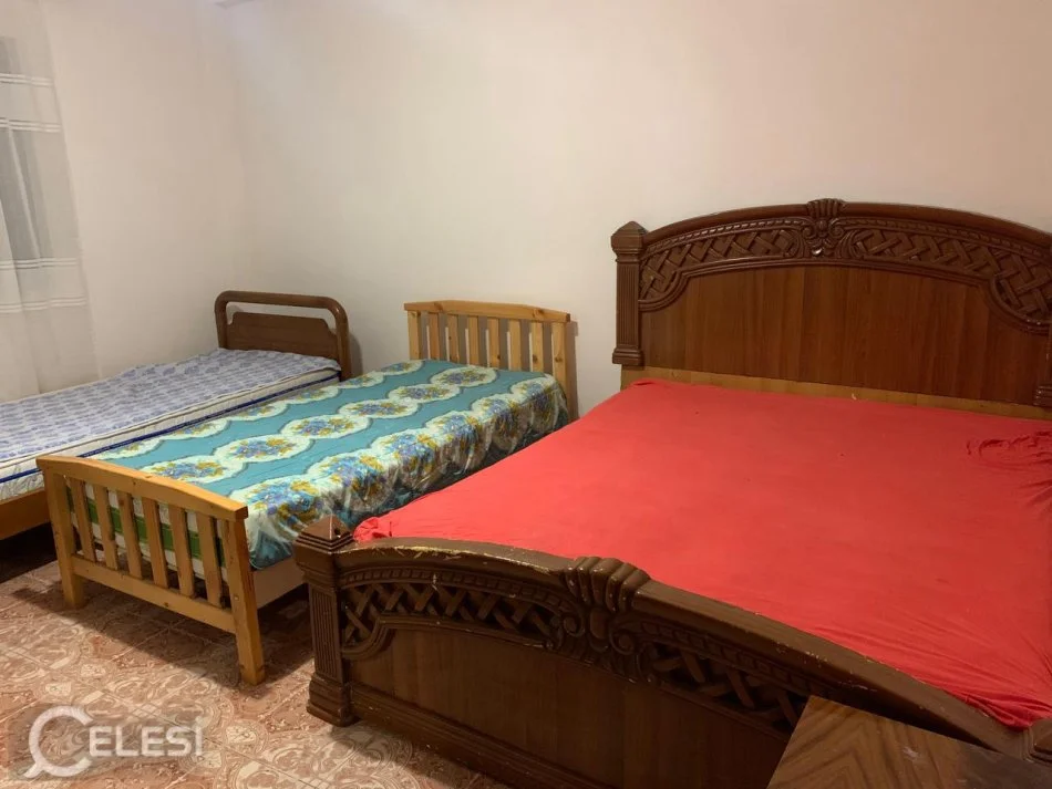 Tirane, jepet me qera Vile 1+1 Kati 1, 90 m² 300 € (Jepet Me Qera Kat Vile Prane Stacionit te Trenit)