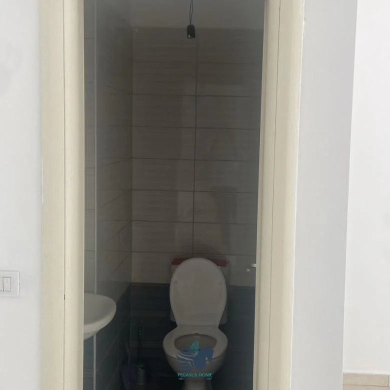 Tirane, jepet me qera dyqan Kati 0, 30 m² 300 € (Jepet Me Qera Dyqan Ne Astir)