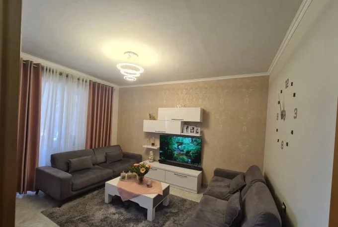 Tirane, jepet me qera apartament 1+1 Kati 5, 70 m² 550 € (gjimnazi “Andon Zako Cajupi”)