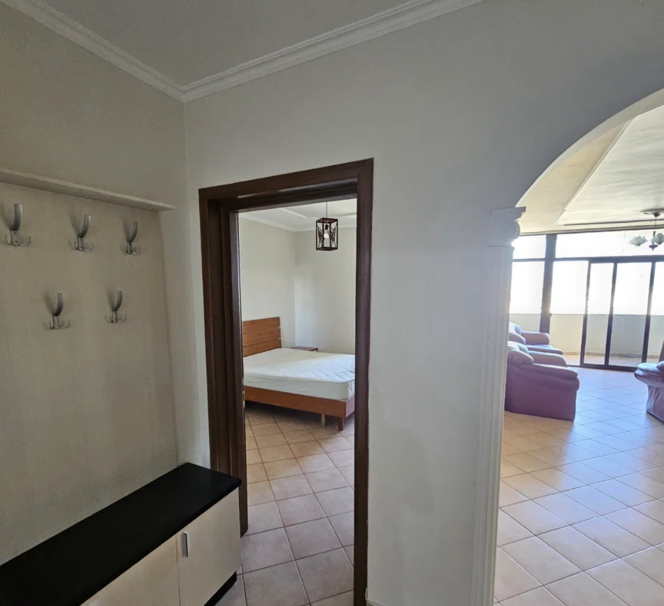 Tirane, jepet me qera apartament 1+1 Kati 11, 100 m² 500 € (Rruga e Kavajes, prane Kompleksit Deliorgji.)