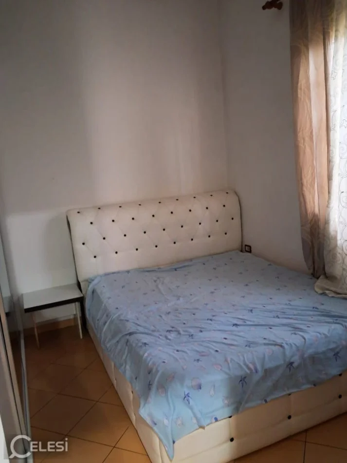 Tirane, jepet me qera shtepi 1+1+Ballkon Kati 1, 72 m² 300 € (Bulevardi i Ri)