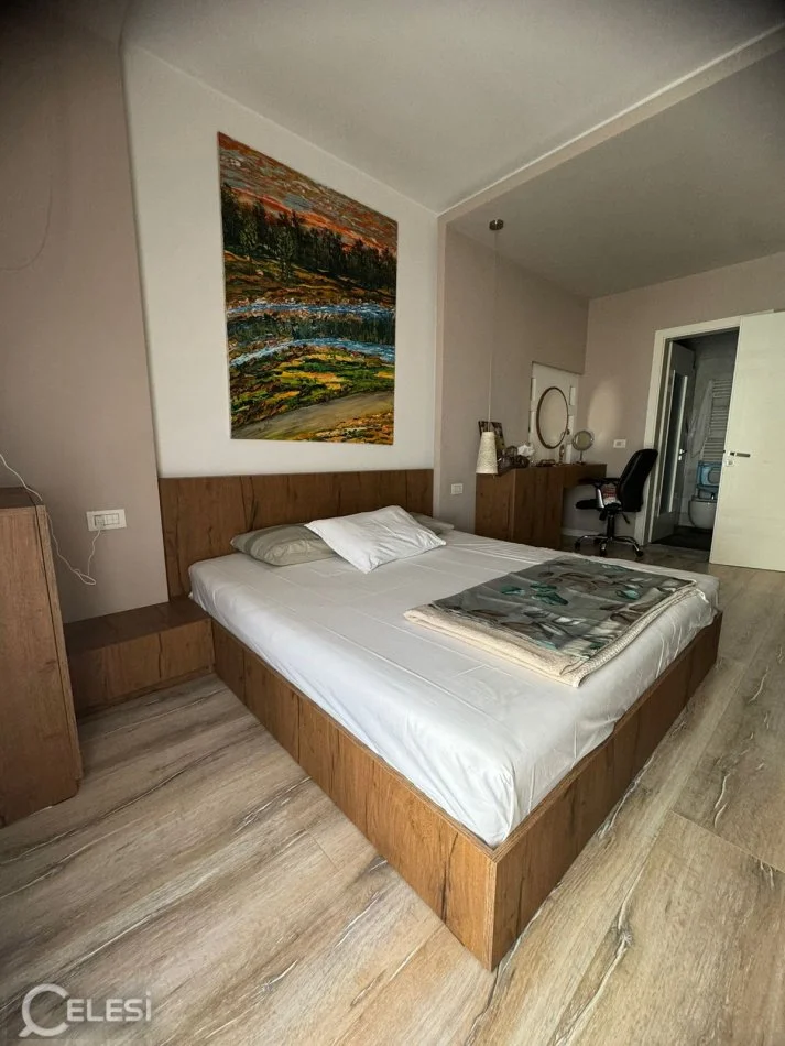 SUPER APARTAMENT 2+1+2+2 POSTE PARKIMI PER SHITJE TEK FUSHA ALI DEMI !