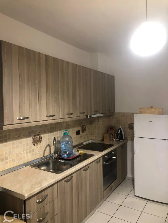 Tirane, jepet me qera apartament 1+1+Ballkon Kati 3, 58 m² 400 € (rr. Telo Ndini)