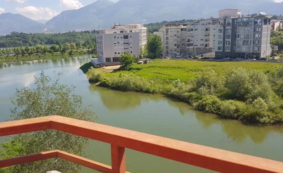 Tirane, jepet me qera apartament 5+1+Aneks+Ballkon , 210 m² 1.200 € (Liqeni i Thate)