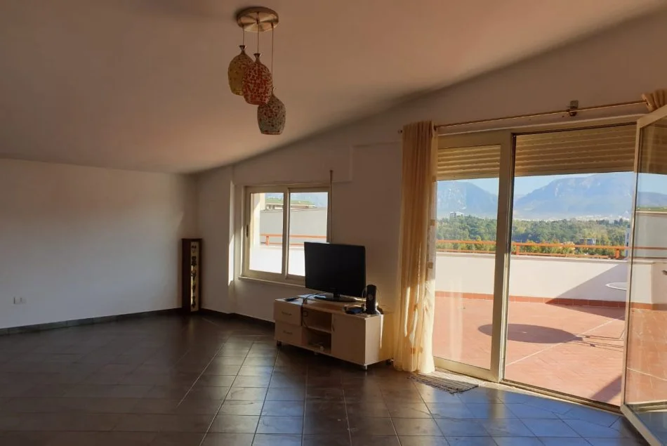 Tirane, jepet me qera apartament 4+1 Kati 5, 1.200 € 
