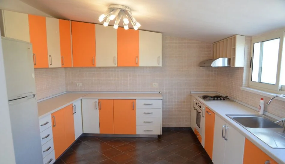 Tirane, jepet me qera apartament 4+1 Kati 5, 1.200 € 