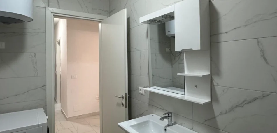 Tirane, jepet me qera apartament 1+1 Kati 9, 72 m² 600 € (Don Bosko, Komples Trio-Tower.)