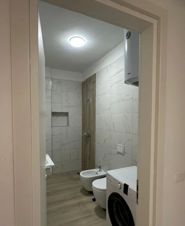 Tirane, jepet me qera apartament 1+1 Kati 9, 72 m² 600 € (Don Bosko, Komples Trio-Tower.)