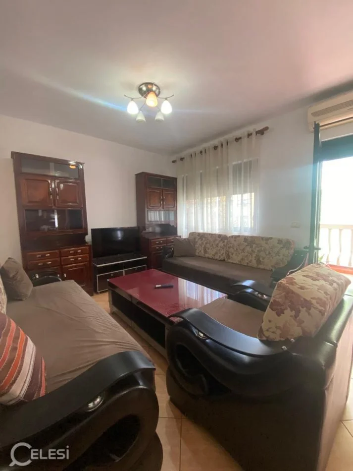 Tirane, jepet me qera apartament 2+1+Ballkon Kati 3, 90 m² 350 € (Kompleksi Malajzian)