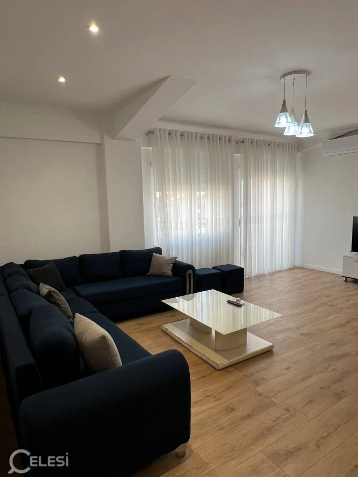Tirane, jepet me qera apartament 1+1+Ballkon Kati 5, 80 m² 400 € (rruga Muhamed Deliu)