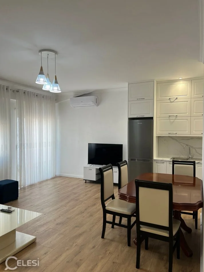 Tirane, jepet me qera apartament 1+1+Ballkon Kati 5, 80 m² 400 € (rruga Muhamed Deliu)