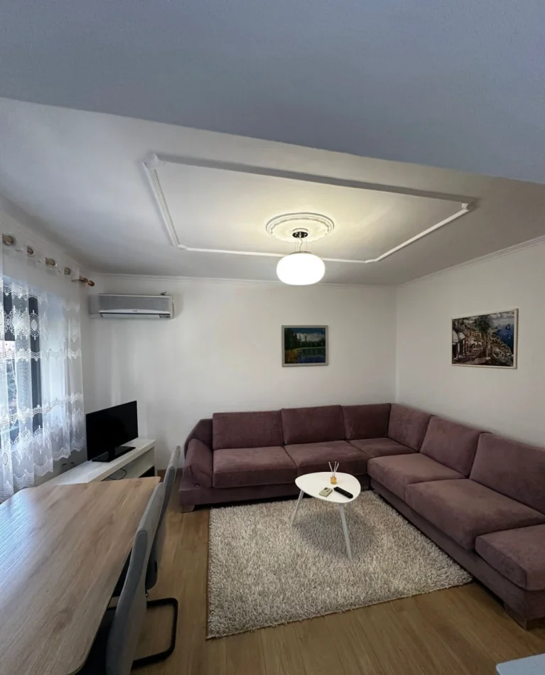 Tirane, jap me qera apartament 1+1+Ballkon Kati 2, 75 m² 600 € (Myslym Shyr)