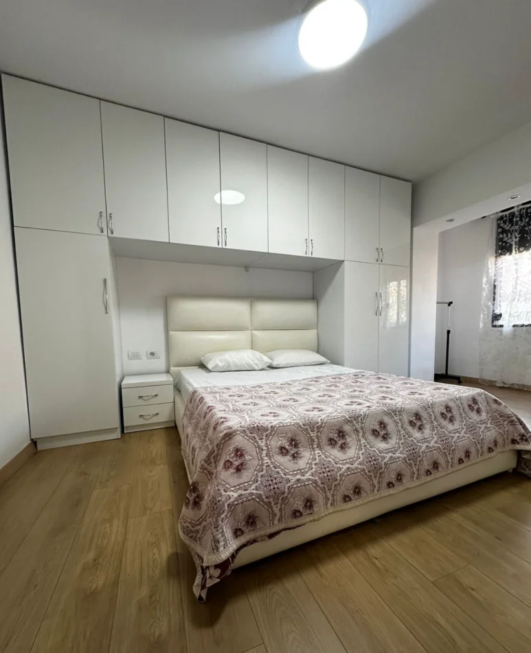 Tirane, jap me qera apartament 1+1+Ballkon Kati 2, 75 m² 600 € (Myslym Shyr)