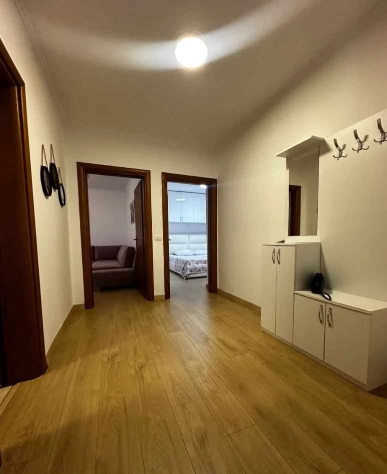 Tirane, jap me qera apartament 1+1+Ballkon Kati 2, 75 m² 600 € (Myslym Shyr)