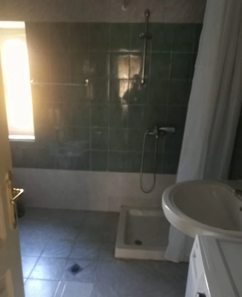 Tirane, jepet me qera apartament 3+1+Ballkon Kati 2, 120 m² 500 € (Rruga Bajram Allaraj)