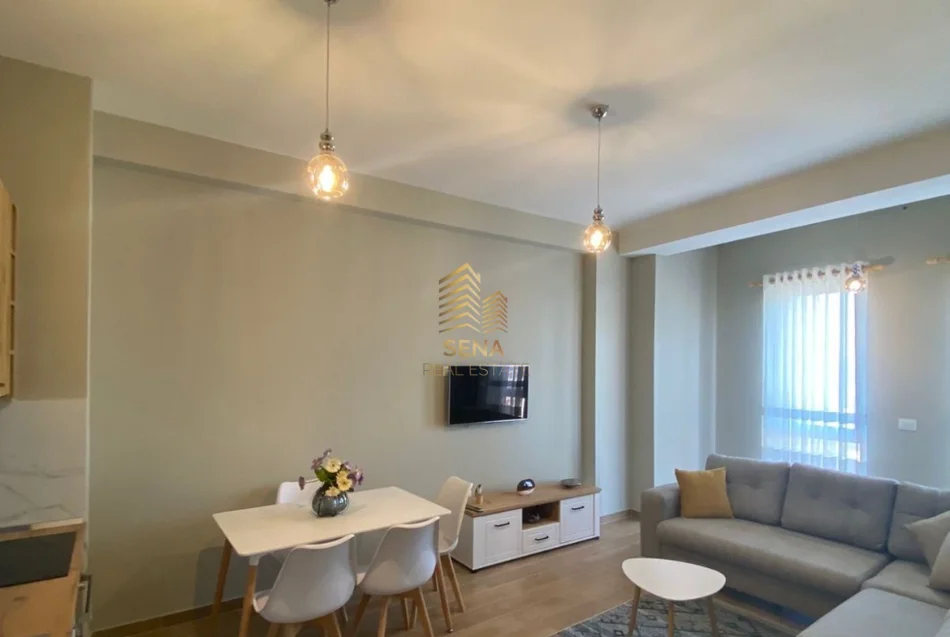 Tirane, jepet me qera apartament 1+1+Ballkon Kati 7, 70 m² 650 € (Shkolla e Kuqe)