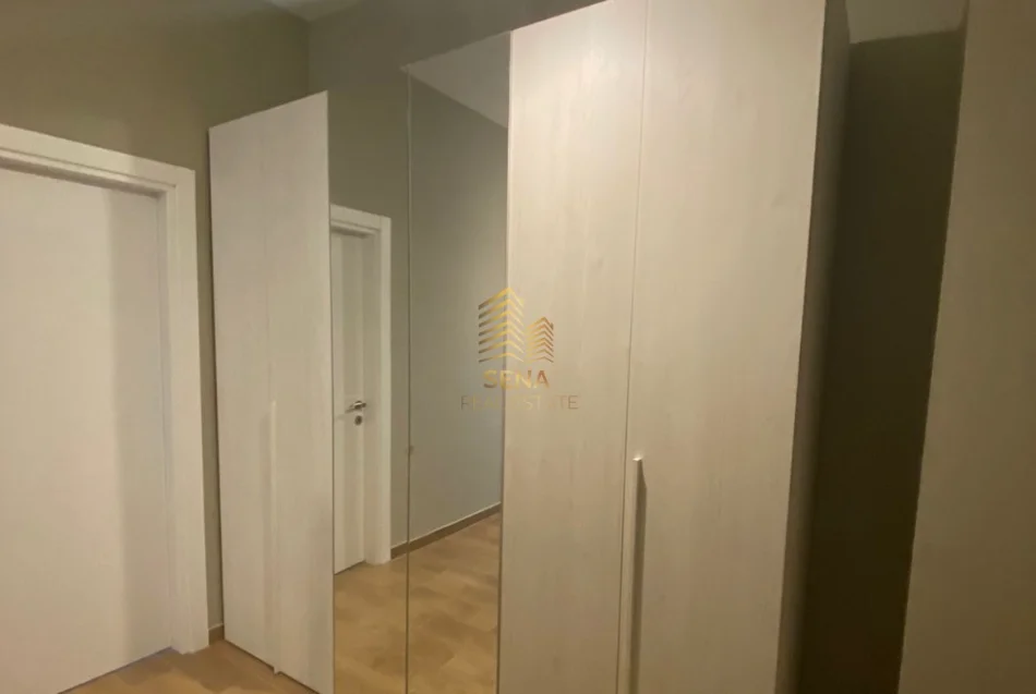 Tirane, jepet me qera apartament 1+1+Ballkon Kati 7, 70 m² 650 € (Shkolla e Kuqe)