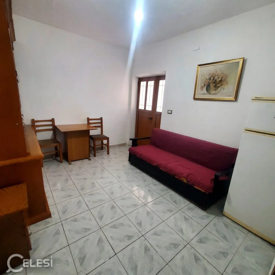 Tirane, jepet me qera apartament 1+1 Kati 1, 56 m² 310 € (Rruga "Siri Kodra")