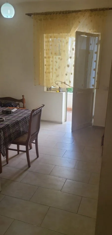 Tirane, jepet me qera apartament 1+1 Kati 2, 50 m² 270 € (rruga petro nini luarasi)