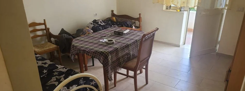 Tirane, jepet me qera apartament 1+1 Kati 2, 50 m² 270 € (rruga petro nini luarasi)