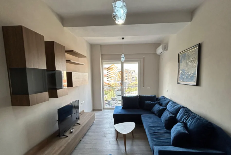 Tirane, jepet me qera apartament 1+1+Ballkon Kati 2, 85 m² 550 € (Brryl)