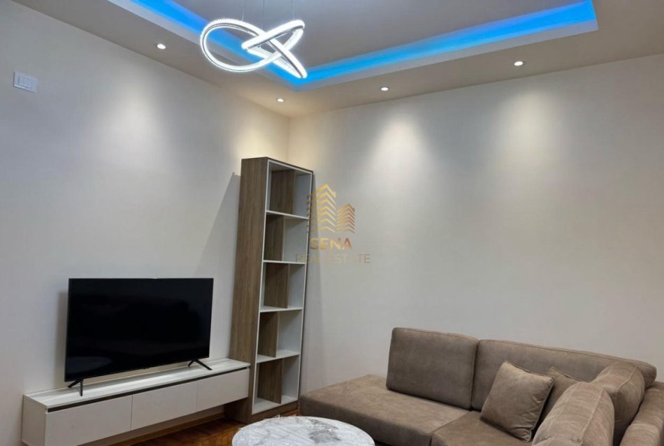 Tirane, jepet me qera apartament 1+1+Ballkon Kati 3, 74 m² 600 € (Rruga e Dibres)