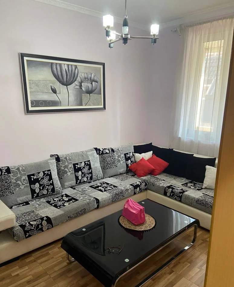 Tirane, jepet me qera apartament 1+1+Ballkon Kati 5, 62 m² 600 € (rruga abdyl frasheri)