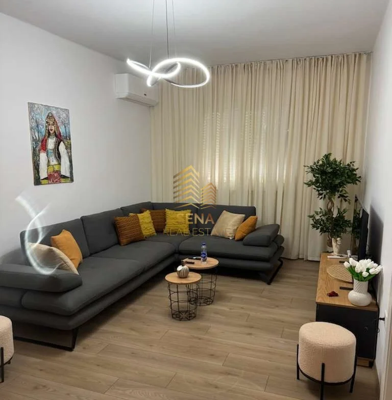 Tirane, jepet me qera apartament 2+1+Ballkon Kati 2, 90 m² 950 € (Rruga Durresit)