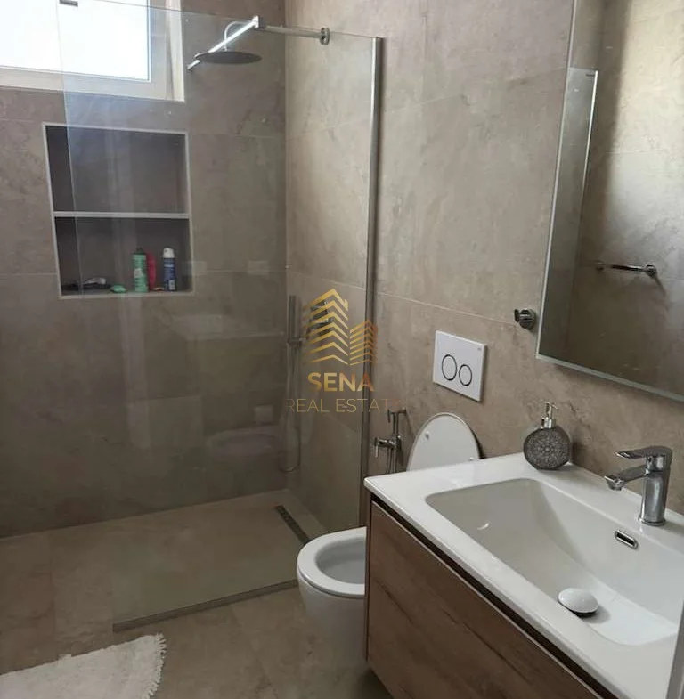 Tirane, jepet me qera apartament 2+1+Ballkon Kati 2, 90 m² 950 € (Rruga Durresit)