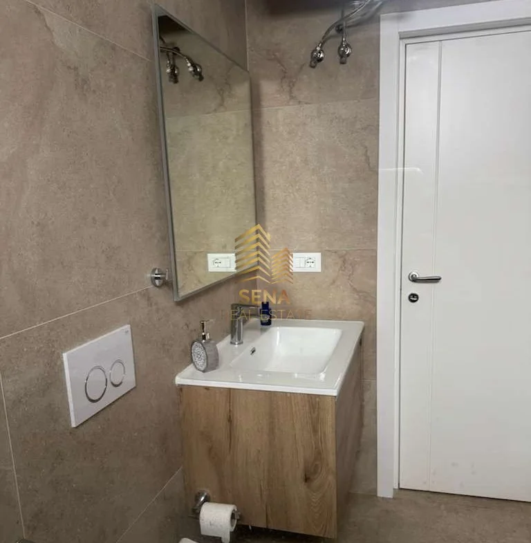 Tirane, jepet me qera apartament 2+1+Ballkon Kati 2, 90 m² 950 € (Rruga Durresit)