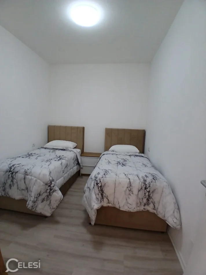 Tirane, jepet me qera apartament 2+1+Aneks+Ballkon Kati 4, 80 m² 900 € (zogu zi)