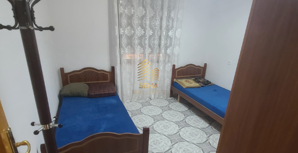 Tirane, jepet me qera apartament 2+1+Ballkon Kati 4, 80 m² 400 € (Rruga Belul Hatibi)