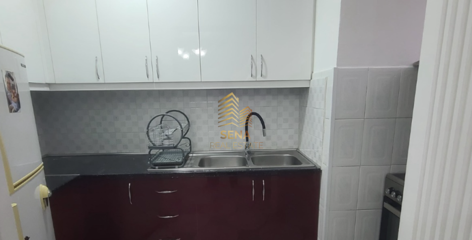 Tirane, jepet me qera apartament 2+1+Ballkon Kati 4, 80 m² 400 € (Rruga Belul Hatibi)