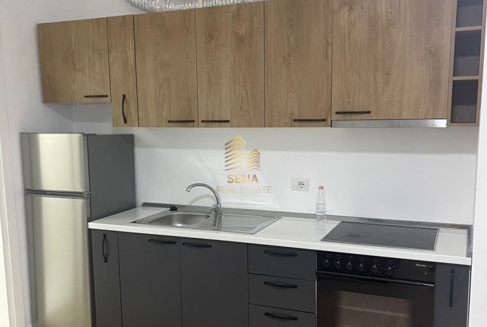 Tirane, jepet me qera apartament 1+1 Kati 1, 60 m² 500 € (Rruga Hamdi Sina)