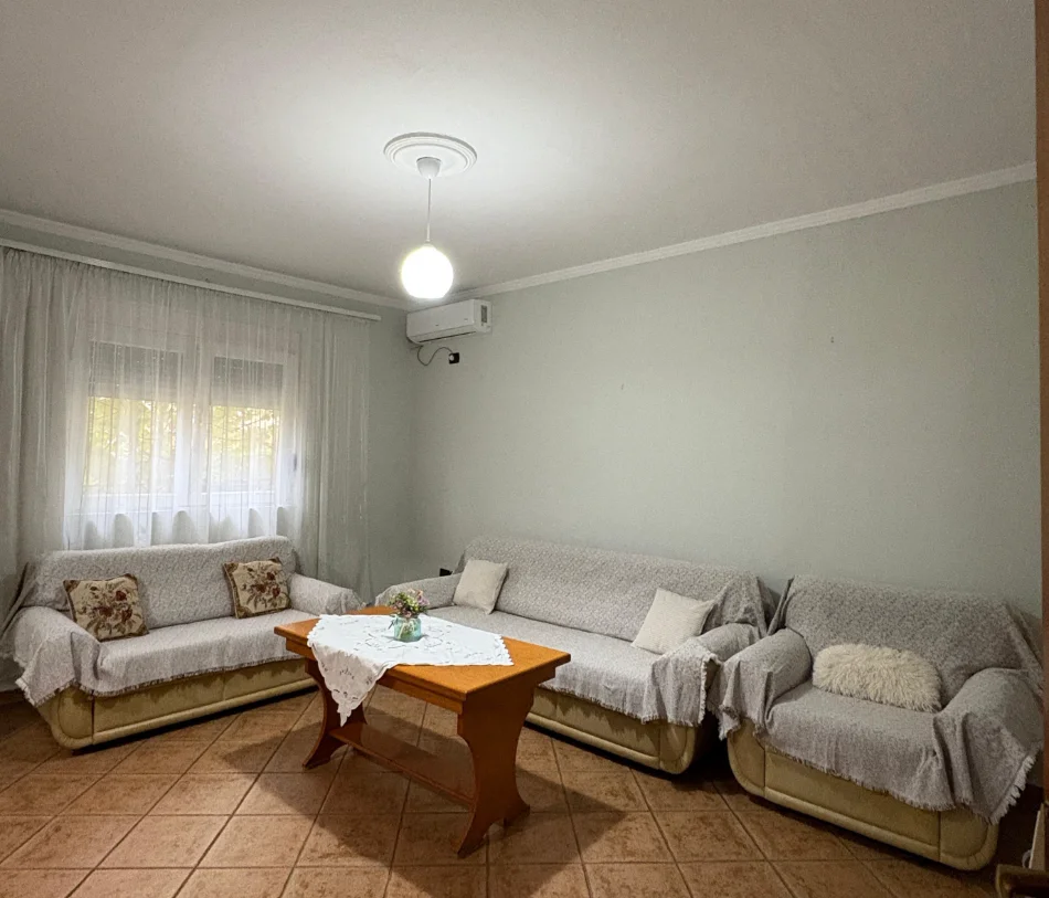 Tirane, jepet me qera apartament 1+1+Ballkon Kati 2, 70 m² 450 € (Pandi dardha)