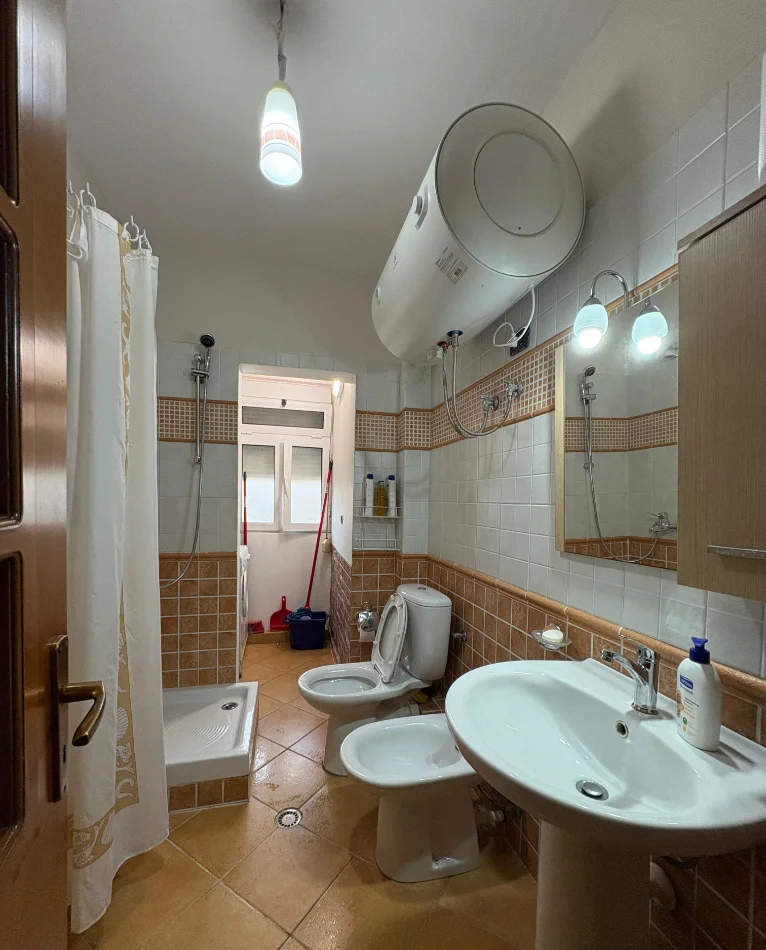 Tirane, jepet me qera apartament 1+1+Ballkon Kati 2, 70 m² 450 € (Pandi dardha)