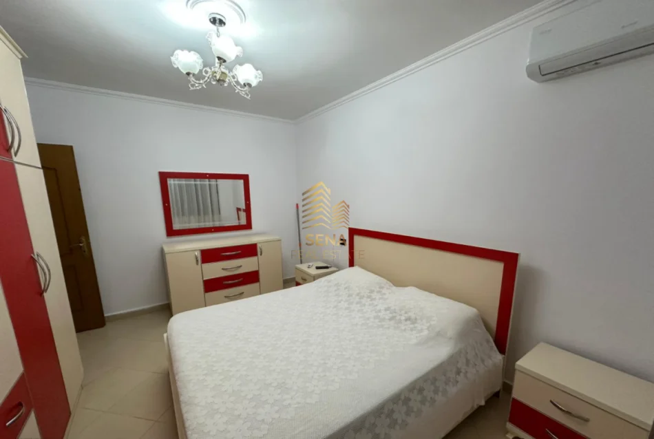 Tirane, jepet me qera apartament 2+1+Ballkon Kati 2, 75 m² 500 € (Xhamllik)
