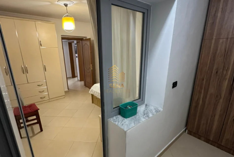 Tirane, jepet me qera apartament 2+1+Ballkon Kati 2, 75 m² 500 € (Xhamllik)