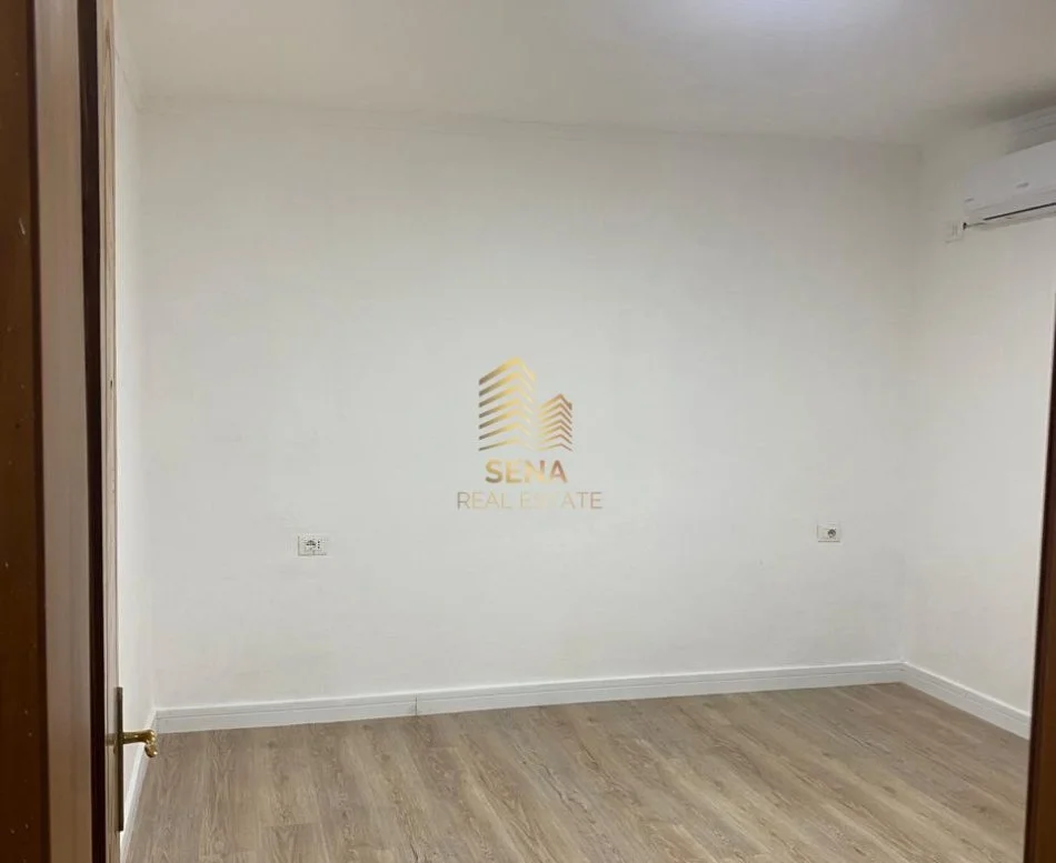 Tirane, jepet me qera ambjent biznesi Kati 1, 30 m² 370 € (Myslym Shyri)