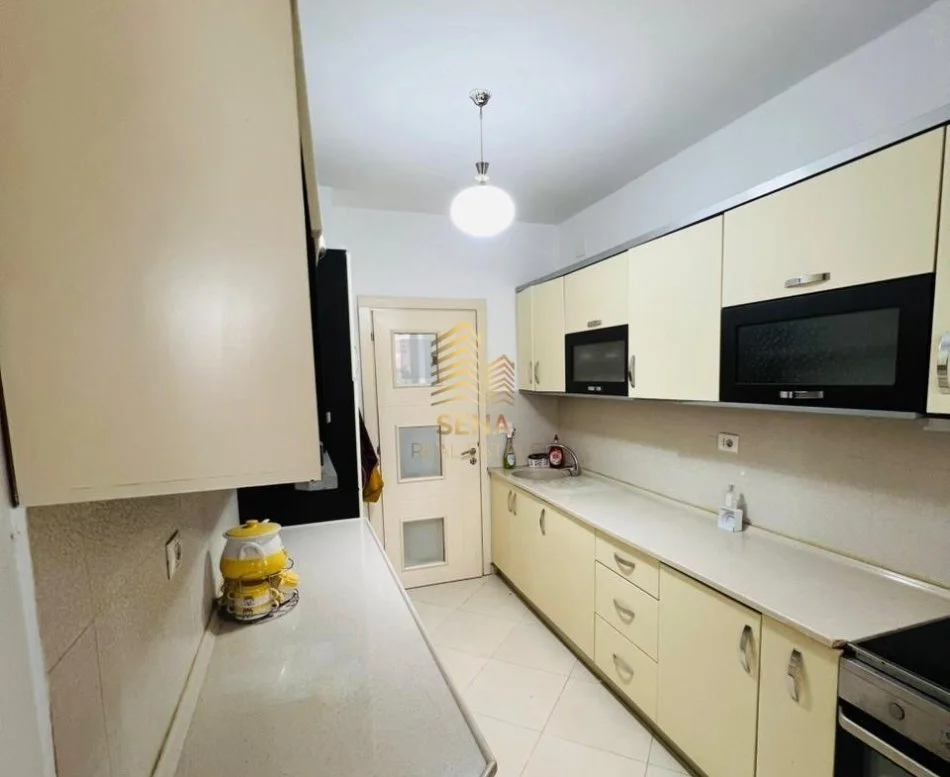 Tirane, jepet me qera apartament 3+1 Kati 2, 135 m² 650 € (Don Bosko)