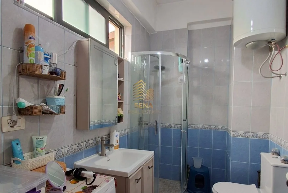 Tirane, shitet apartament 2+1+Ballkon Kati 5, 85 m² 180.000 € (Tirana e Re, perballe Delijorgjit)