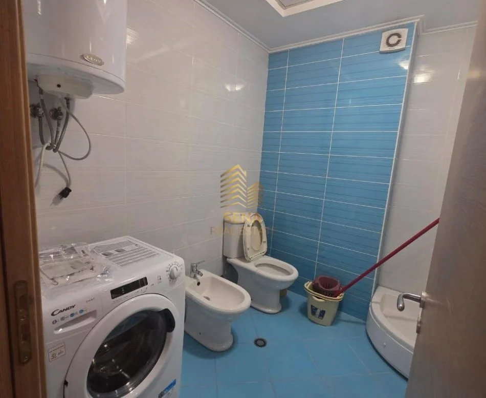 Tirane, jepet me qera apartament 1+1+Ballkon Kati 2, 68 m² 500 € (5 Maji, Pallatet Concord)