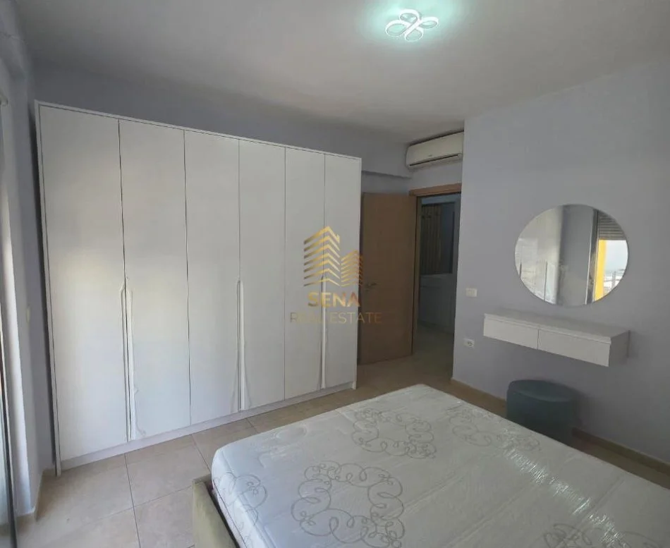 Tirane, jepet me qera apartament 1+1+Ballkon Kati 2, 68 m² 500 € (5 Maji, Pallatet Concord)